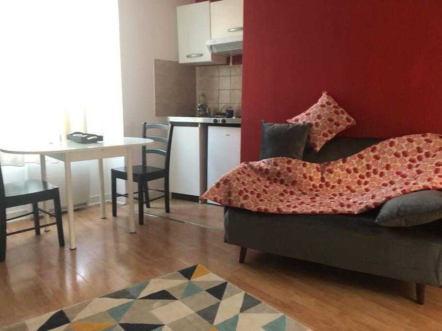 Le Petit Poitevin Apartamento Poitiers Exterior foto